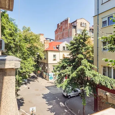 Cozy 1 Bdrm, Center, Solunska Near Vitoshka Street Lägenhet