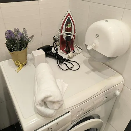 Cozy 1 Bdrm, Center, Solunska Near Vitoshka Street Lägenhet *
