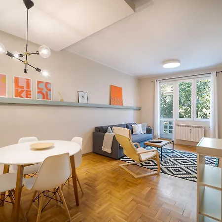 Cozy 1 Bdrm, Center, Solunska Near Vitoshka Street Lägenhet *