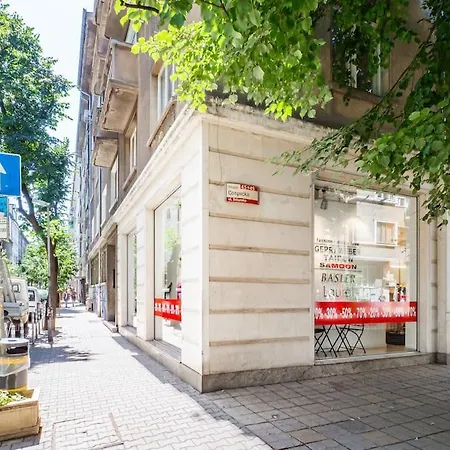 Cozy 1 Bdrm, Center, Solunska Near Vitoshka Street Apartamento Sofía