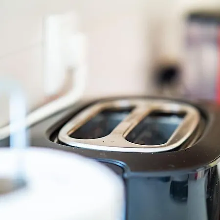 Cozy 1 Bdrm, Center, Solunska Near Vitoshka Street *